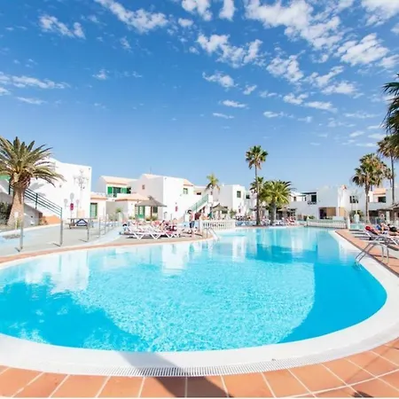 Caleta Contemporary Boho - Wifi, Private Balcony & Pool *